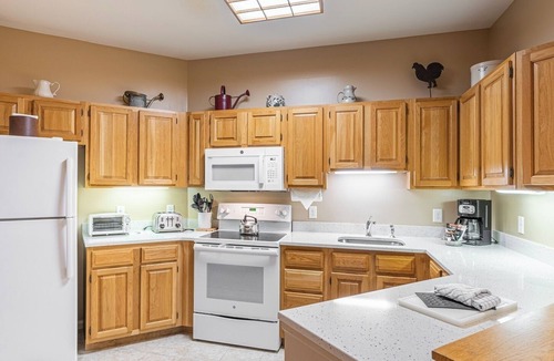 Jeffersonville Condo | Smugglers Notch | Ski Escape | Pools & Slopes | 3BR Sleeps 10