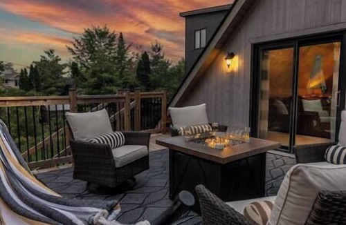 Barrie House | Snow Valley Ski/Hot Tub, Minet's Point Beach House