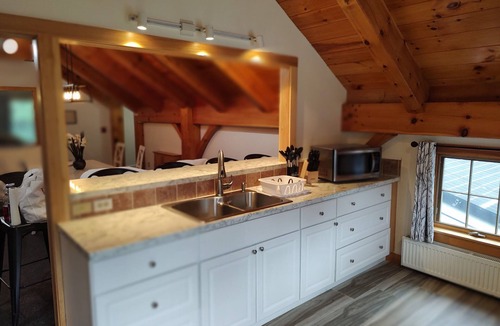 Salisbury House | Songadeewin Suite @ Waterhouses 3 bedroom,kitchen, bath, dining-family room