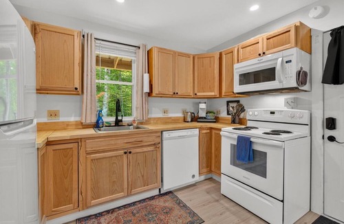 Post Mills Apartment | Soothing 1-bedroom COTTAGE with AC in charming Topsham