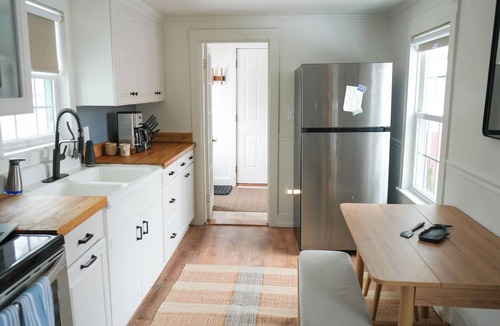 Old Orchard Beach Cottage | Soothing 2-bedroom cottage with Sauna in Old Orchard Beach