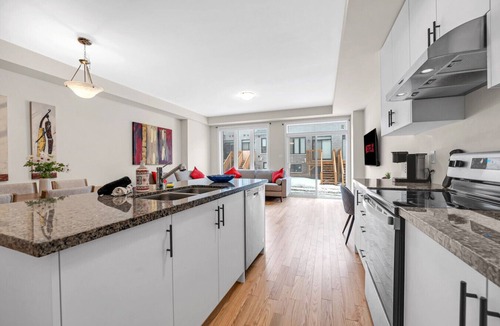 Burlington Villa | Sophisticated Modern Living
