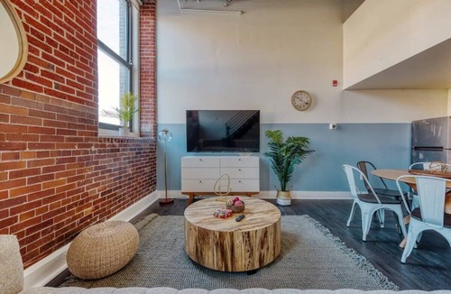 West Philadelphia Apartment | Sosuite | 3BR Loft w Gym, Lounge, Shared Laundry