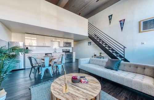 West Philadelphia Apartment | Sosuite | 3BR Loft w Gym, Lounge, Shared Laundry