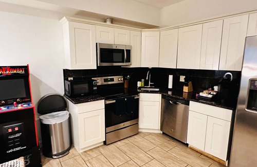 Chinatown Apartment | Sosuite | Arcade 2BR Apt w/W/D
