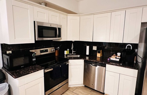 Chinatown Apartment | Sosuite | Arcade 2BR Apt w/W/D