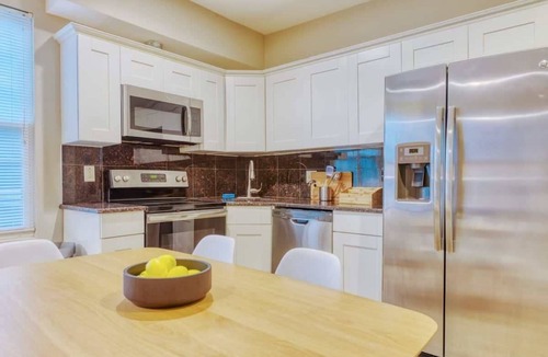 Chinatown Apartment | Sosuite | Foosball 3BR Apt w W/D