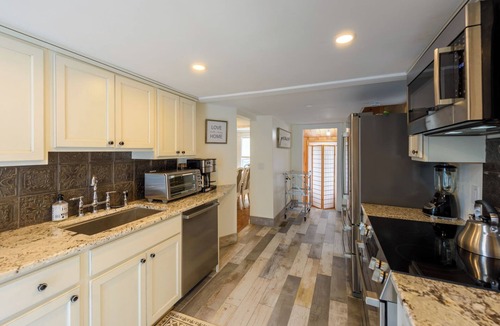 Oak Bluffs House | Soulas Martha's Vineyard, Walk to Inkwell Beach & Town