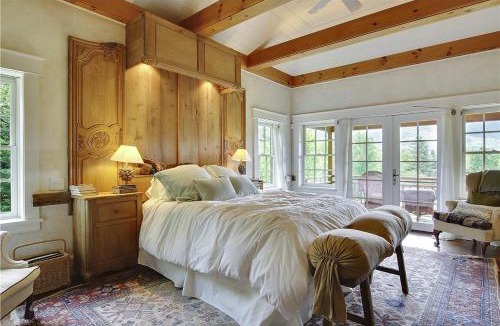 Stowe Hollow House | Soupcon: 4 br, fireplaces, game room, sauna, hot tub, views!