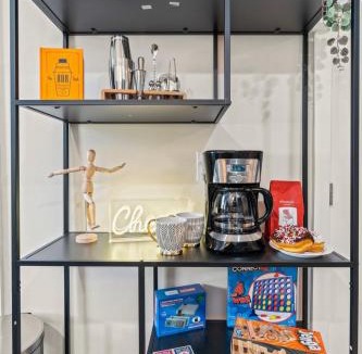 Passyunk Square Apartment | South Philly Extended Stay- Steps to Pats Steaks