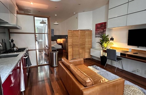 Graduate Hospital Apartment | South St Flat | 20 minutes to Stadiums!