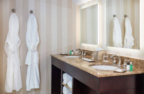 Manchester Hotel | Spa, Trails & Golf Retreat Near Manchester Village Shopping