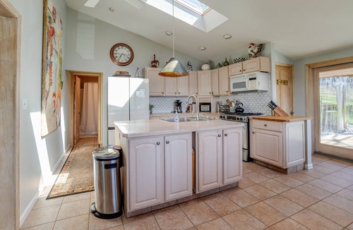 Town of Milo House | SPACE & privacy on Keuka with a fabulous house, outdoor kitchen, lawn, & beach!