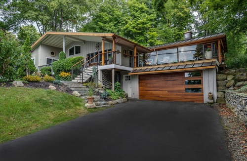 Town of Milo House | SPACE & privacy on Keuka with a fabulous house, outdoor kitchen, lawn, & beach!