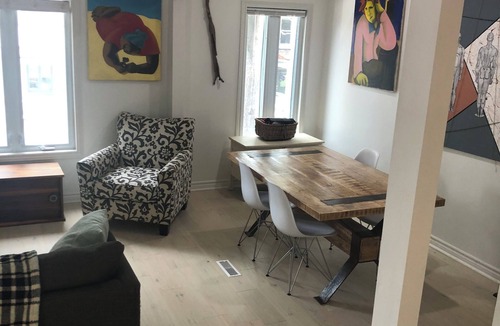 Strathcona Apartment | Spacious 1 bedroom apartment