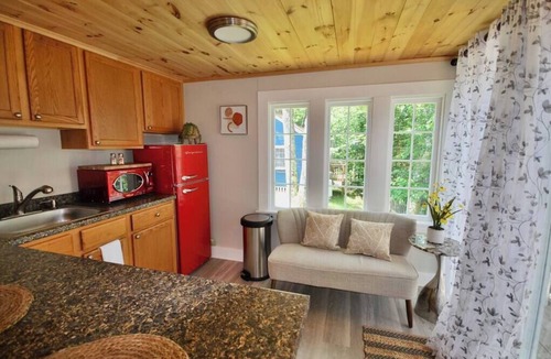 Edgecomb Cottage | Spacious 1 Bedroom Cottage Close to Everything 2