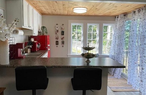Edgecomb House | Spacious 1 Bedroom Cottage Close to Everything 1