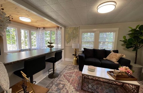 Edgecomb House | Spacious 1 Bedroom Cottage Close to Everything 1