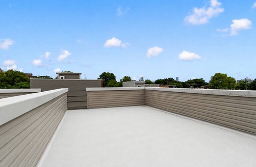 West Philadelphia Apartment | Spacious 2-bedroom apartment in fabulous Philadelphia with AC