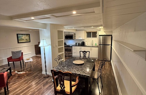 Thornhill House | Spacious 2BR Basement Full Kitchen Vaughan