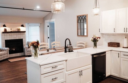 Stonington Apartment | Spacious 2BR Condo - Minutes to DT Mystic