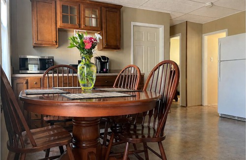 Worcester Apartment | Spacious 3-bedroom apartment near Umass/St Vincents