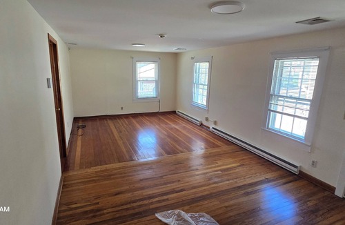 Sandy Hook Apartment | Spacious 3-bedroom apartment with AC, WiFi in awesome Newtown
