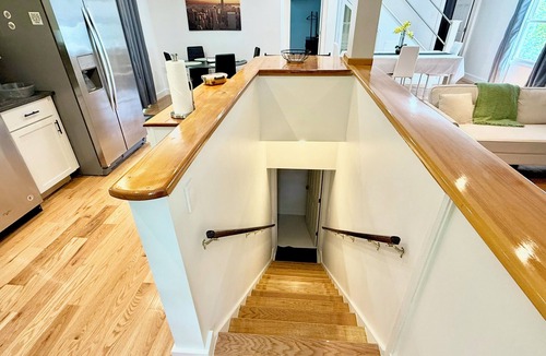 Vineyard Haven House | Spacious 3-bedroom building in peaceful Tisbury with AC