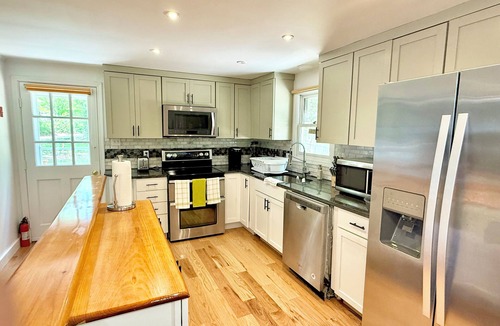 Vineyard Haven House | Spacious 3-bedroom building in peaceful Tisbury with AC