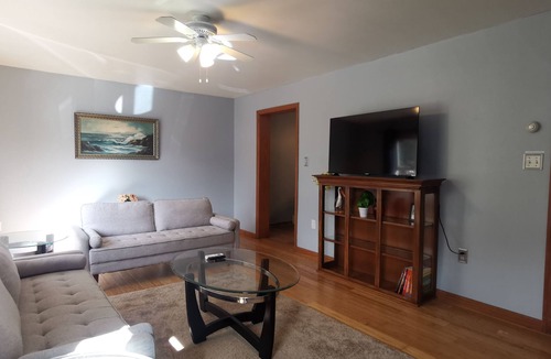 Worcester House | Spacious 3-bedroom townhome near Umass memorial Hospital in Worcester