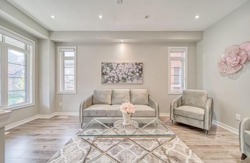 Ajax House | Spacious 3 Bedroom Townhome Near Thermea Spa and Casino Ajax