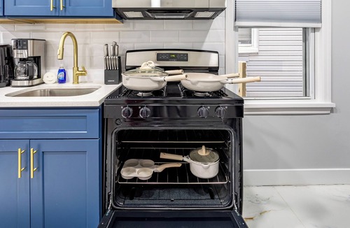 New Rochelle Apartment | Spacious 3-bedroom with Wi-Fi, Parking- in welcoming New Rochelle neighborhood