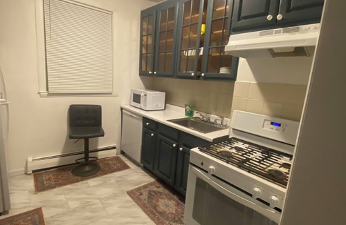 North Bergen House | Spacious 3-bedroom house in peaceful North Bergen with AC