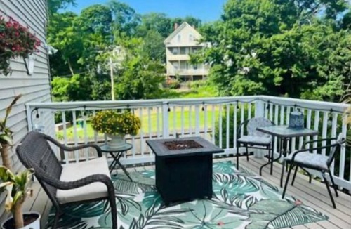 Beverly House | Spacious 3BR 1.5 Bath Coastal Home Walk to Beach & Rail