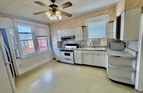 Constable Hook Apartment | Spacious 3BR/7 Guests/Parking/Near NYC & Stadium