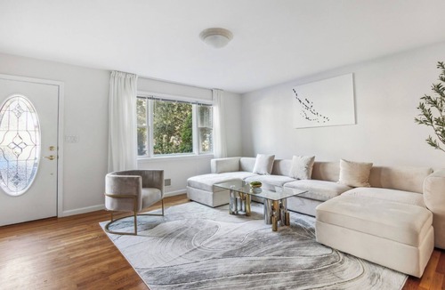 White Plains House | Spacious 3BR Home Free Parking Ideal for Families & Groups Easy NYC Access