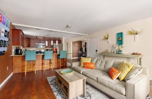 Newark House | Spacious 3BR Newark Apartment with Parking and Gym