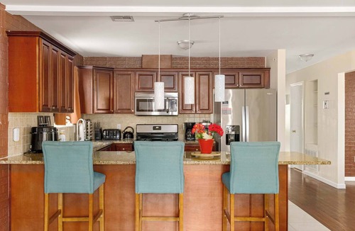 Newark House | Spacious 3BR Newark Apartment with Parking and Gym