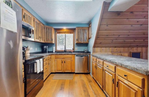 Peshastin House | Spacious 3BR Riverfront Dog Friendly - WoodStove