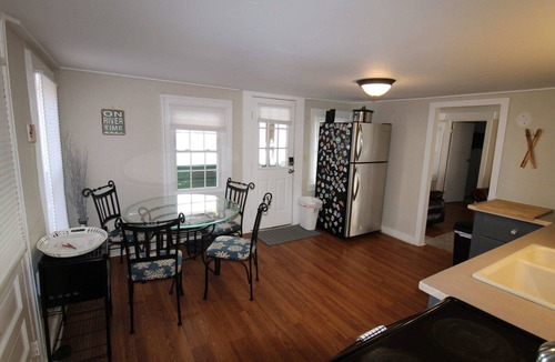North Creek House | Spacious 3BR Walk to Gore & Main St | Game Room, Porch, Fast WiFi | Sleeps 8
