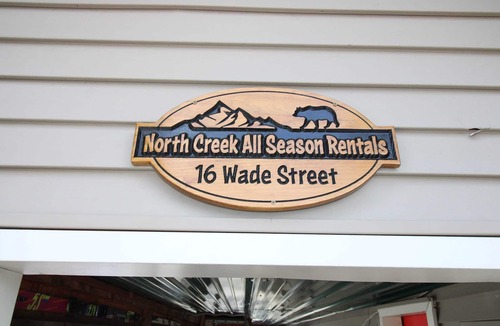 North Creek House | Spacious 3BR Walk to Gore & Main St | Game Room, Porch, Fast WiFi | Sleeps 8