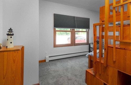 Ocean Park House | SPACIOUS 4 BD | SLEEPS 10 | HOT TUB | OUTSIDE AREA