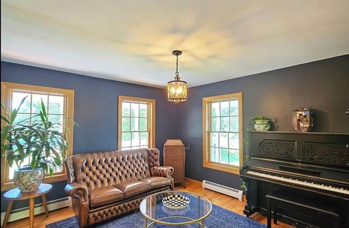 Waterbury Center House | Spacious 4 bed 2.5 bath Modern Colonial in Waterbury Center
