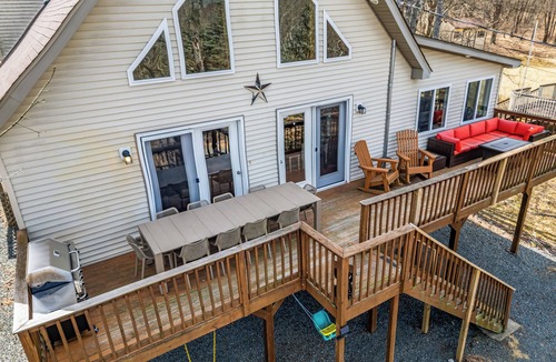 Lake Ariel House | Spacious 4-bedroom 4-bathroom house with WiFi, AC in peaceful Lake Ariel