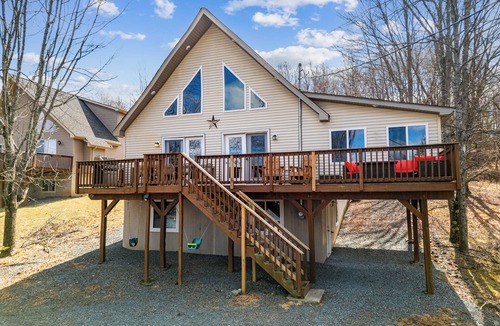 Lake Ariel House | Spacious 4-bedroom 4-bathroom house with WiFi, AC in peaceful Lake Ariel