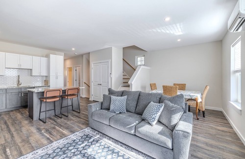 Niantic Condo | Spacious 4-bedroom condo in peaceful Niantic with AC