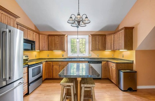 Bradford House | Spacious 4-bedroom mountain escape in Bradford, NH