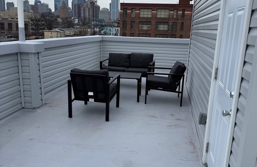 Passyunk Square House | Spacious 4-bedroom 3 story house with Roof top deck Philly skyline view