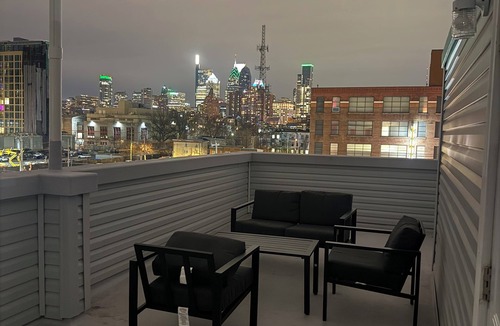 Passyunk Square House | Spacious 4-bedroom 3 story house with Roof top deck Philly skyline view