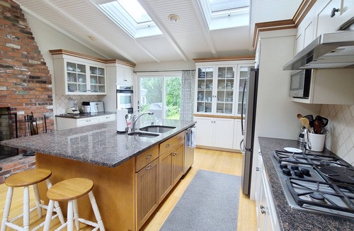 Wellfleet House | Spacious 4BD-A/C, Patio, Walk to Mayo Beach & Wellfleet Town Center